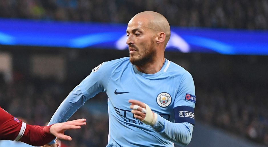 
                <strong>David Silva (Manchester City)</strong><br>
                Ist Dreh- und Angelpunkt im Offensivspiel, wird immer wieder gesucht, mit klugen Pässen. Zieht mal das Tempo an, mal verlangsamt er das Spiel. Viele gute Aktionen, ein gutes Auge, aber in der ersten Halbzeit auch ohne den einen, dringend benötigten tödlichen letzten Pass. Auch in Halbzeit zwei bemüht, das Spiel anzutreiben. Er muss in der 65. Minute für einen weiteren Stürmer weichen. ran-Note: 2
              