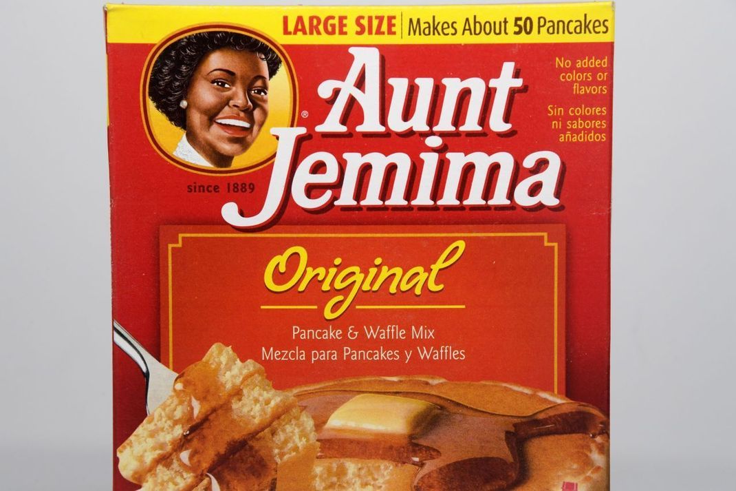 Hier siehst du das alte Logo der Marke "Aunt Jemima" auf einem Pfannkuchen- und Waffel-Mix.