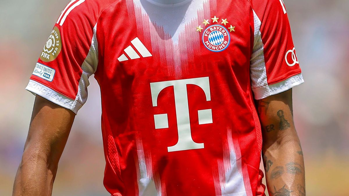 15.06.2025, FIFA Club World Cup 2025, Gruppe C, FC Bayern München - Auckland City, im TQL Stadium, Cincinnati (USA), Michael Olise (FC Bayern München) nachdenklich *** 15 06 2025, FIFA Club World C...