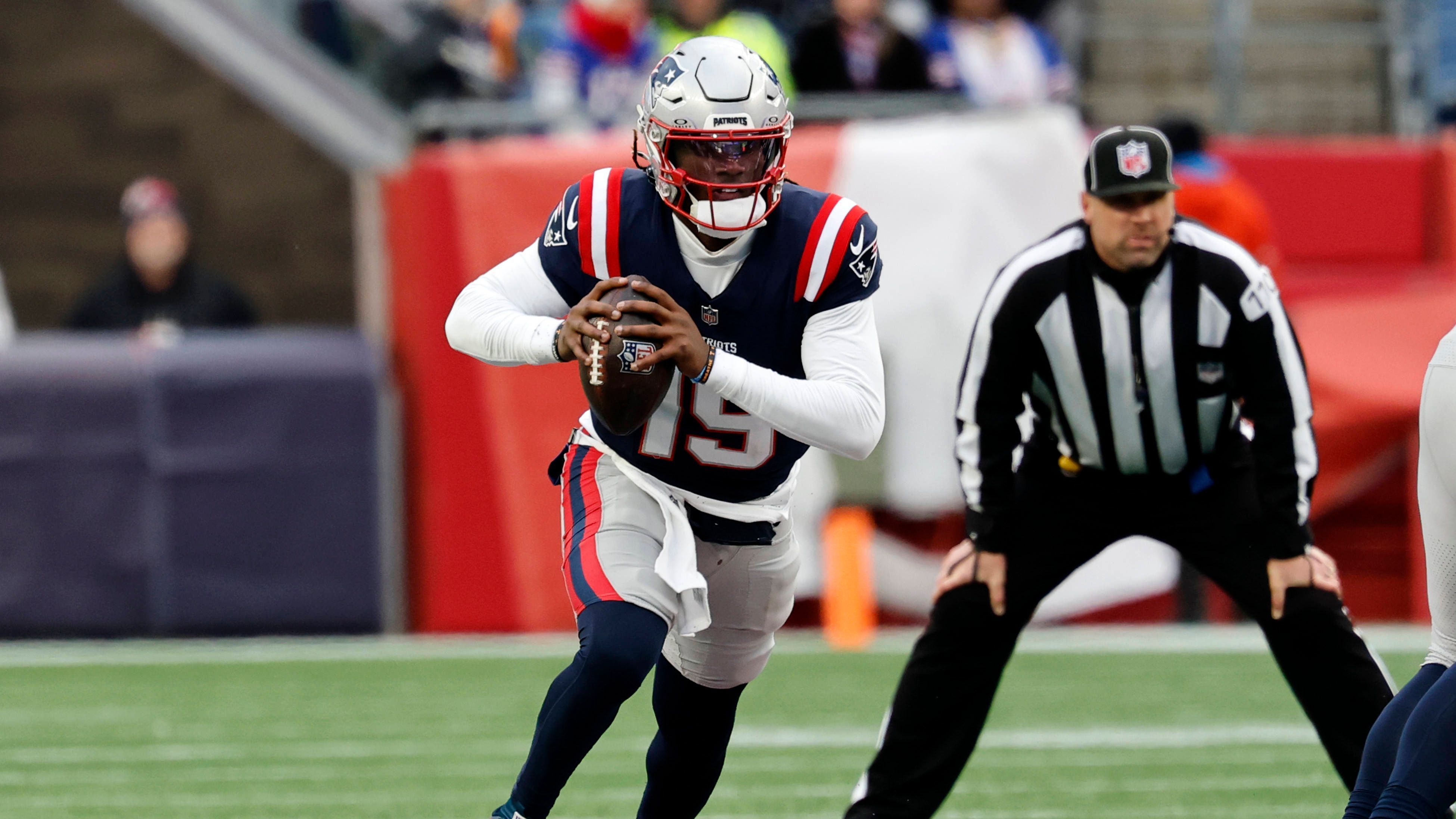 <strong>Joe Milton (6. Runde, Pick 193, New England Patriots)</strong><br>Milton wurde im Patriots-Kader dritter Quarterback hinter Jacoby Brissett und seinem Rookie-Kollegen Drake Maye. Er feierte in der vergangenen Saison sogar sein Debüt: Im letzten Saisonspiel ersetzte er Maye früh, warf für 241 Yards und zwei Touchdowns. Das Spiel gewannen die Patriots 23:16. Der Starter der Zukunft ist aber Maye.&nbsp;<strong>Ohne Bewertung</strong>