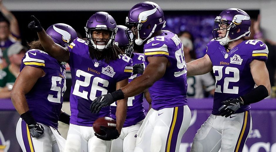 
                <strong> Platz 7 - Minnesota Vikings</strong><br>
                Platz 7 - Minnesota Vikings: In nur zwei Wochen hat es Quarterback Sam Bradford geschafft das Playbook der Vikings weit genug zu verinnerlichen, um dem Division-Rivalen und Titelfavoriten Green Bay Packers eine herbe Niederlage beizufügen. Die Defense gehört zu den besten der NFL. Einzig die Verletzung von Adrian Peterson trübt den Erfolg der Wikinger, die am Wochenende nur auf insgesamt 30 Rushing-Yards kamen.
              