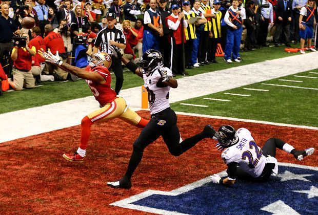 
                <strong>Die spektakulärsten Bilder der NFL</strong><br>
                Einen Schritt zu spät: Michael Crabtree von den San Francisco 49ers kommt gegen die Baltimore Ravens nicht mehr an die Pille
              