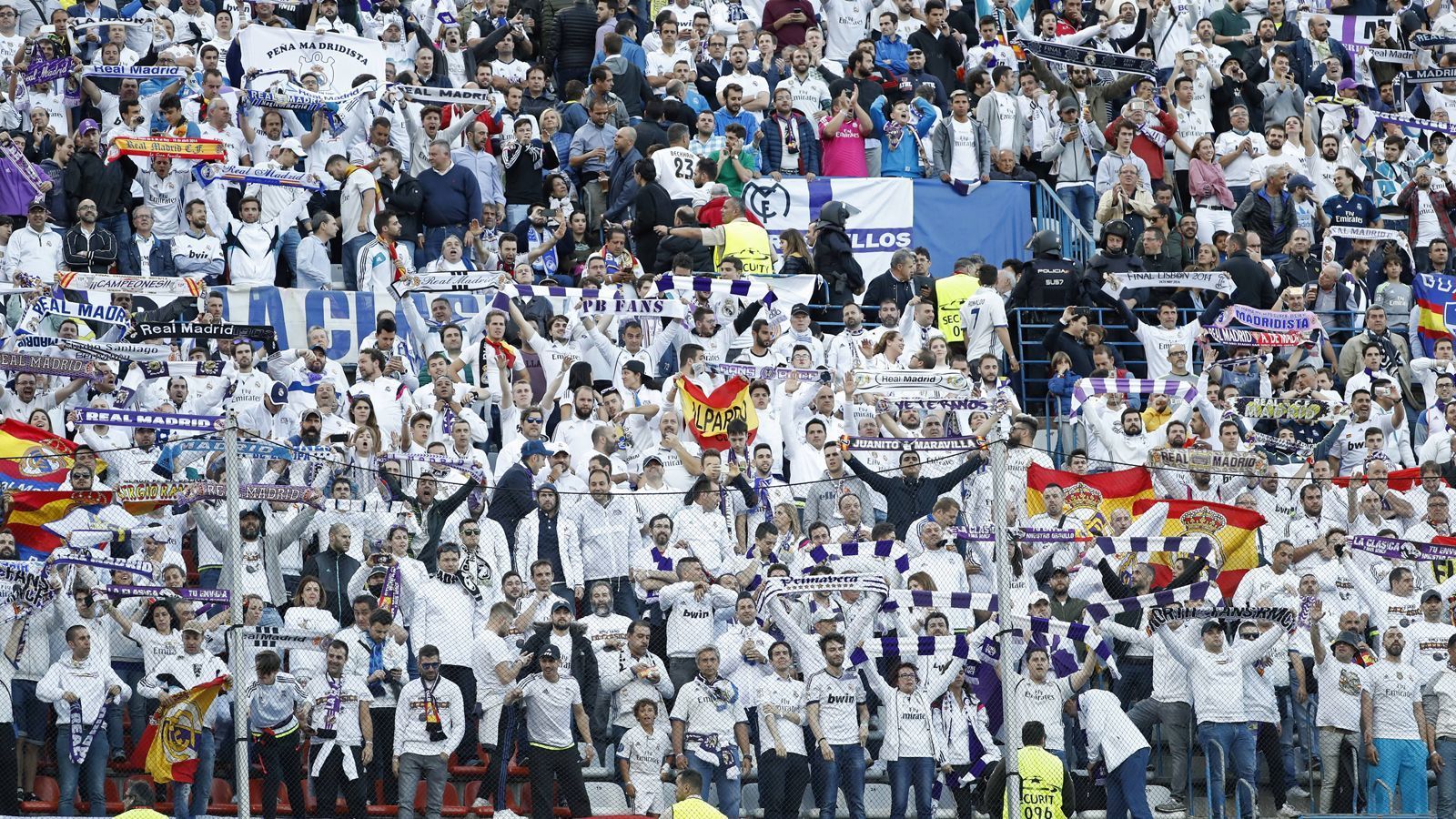 <strong>Real Madrid - Atletico Madrid</strong><br>
                Angeheizt wurde die Rivalität vor allem in den vergangenen Jahren, nachdem&nbsp;Atletico oft auf Augenhöhe agierte. Zwei Finals in der Champions League 2014 und 2016 gingen im direkten Duell aber an Real.
