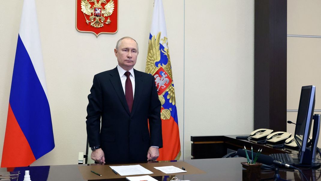 Russlands Präsident Putin begnadigt offenbar Häftlinge, damit sie in der Wagner-Gruppe dienen können.