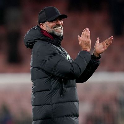 Liverpools Trainer Jürgen Klopp applaudiert den Fans am Ende des Spiels AFC Bournemouth - FC Liverpool.