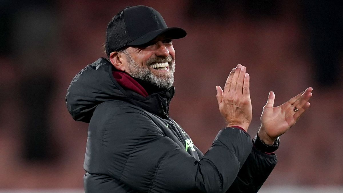 Liverpools Trainer Jürgen Klopp applaudiert den Fans am Ende des Spiels AFC Bournemouth - FC Liverpool.