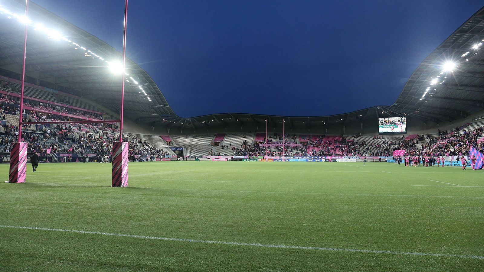 <strong>Paris Musketeers</strong><br>
                Football-Stimmung in der Stadt der Liebe gibt es im Stade Jean-Bouin: Die Paris Musketeers haben die Spielstätte bereits für ihre Premieren-Saison gewählt und werden auch 2024 wieder dort. Neben den Musketeers spielen auch das Rugby-Team Stade Francais, die Fußball-Mannschaften FC Versailles und die Frauen von Paris Saint-Germain dort. Mit 19.904 verfügbaren Plätzen ist das Heimstadion der Pariser eines der größten in der ELF.
