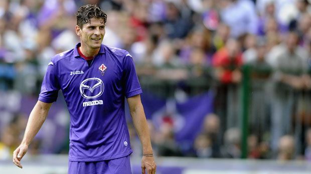 
                <strong>Sturm: Mario Gomez</strong><br>
                ... Mario Gomez. Der deutsche Nationalspieler verließ für 16 Millionen Euro den FC Bayern in Richtung Italien. Der Torjäger will in der Serie A an seine Top-Leistungen der vergangenen Jahre anknüpfen
              