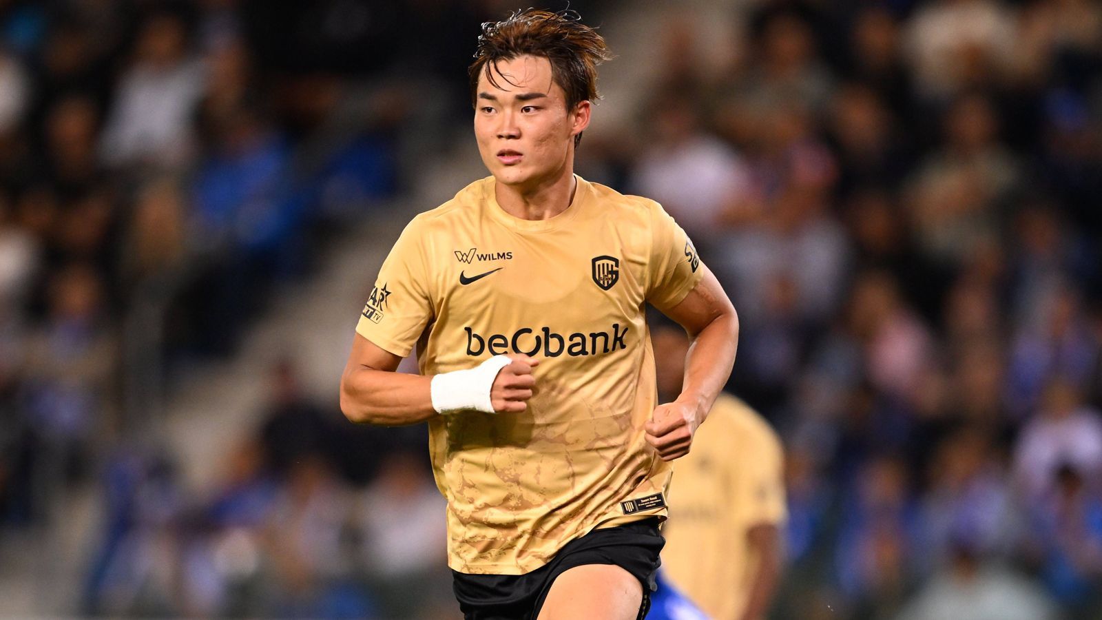 <em><strong>Hyeon-Gyu Oh&nbsp;(KRC Genk)</strong><br>Der VfB Stuttgart soll laut der belgischen Zeitung&nbsp;"Het Laatste Nieuws" vor der Verpflichtung von Stürmer Hyeon-Gyu Oh stehen. Demnach einigten sich die Schwaben mit KRC Genk auf eine Ablösesumme von 27 Millionen Euro für den 24-jährigen Südkoreaner. Damit würde Oh zum teuersten Einkauf in der VfB-Geschichte werden. Die "Bild" berichtet hingegen von einer Ablösesumme in Höhe von 18 Millionen Euro plus Boni.&nbsp;</em>