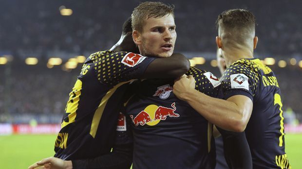 
                <strong>RB Leipzig</strong><br>
                Fürstlich startet RB Leipzig am Mittwochabend zum ersten Mal in die Champions League, RB trifft in der Gruppenphase nämlich auf ein Team aus einem Fürstentum: Es ist der französische Meister AS Monaco. Neben Monaco trifft RB Leipzig noch auf Besiktas Istanbul und den FC Porto. Und die Monegassen konnten bei ihrem ersten Auftritt in der Champions League direkt glänzen, wie ihr später in dieser Galerie noch sehen werdet. Wie zeigen euch Klubs, die in ihrer ersten Saison in der Königsklasse direkt für Furore gesorgt haben.
              