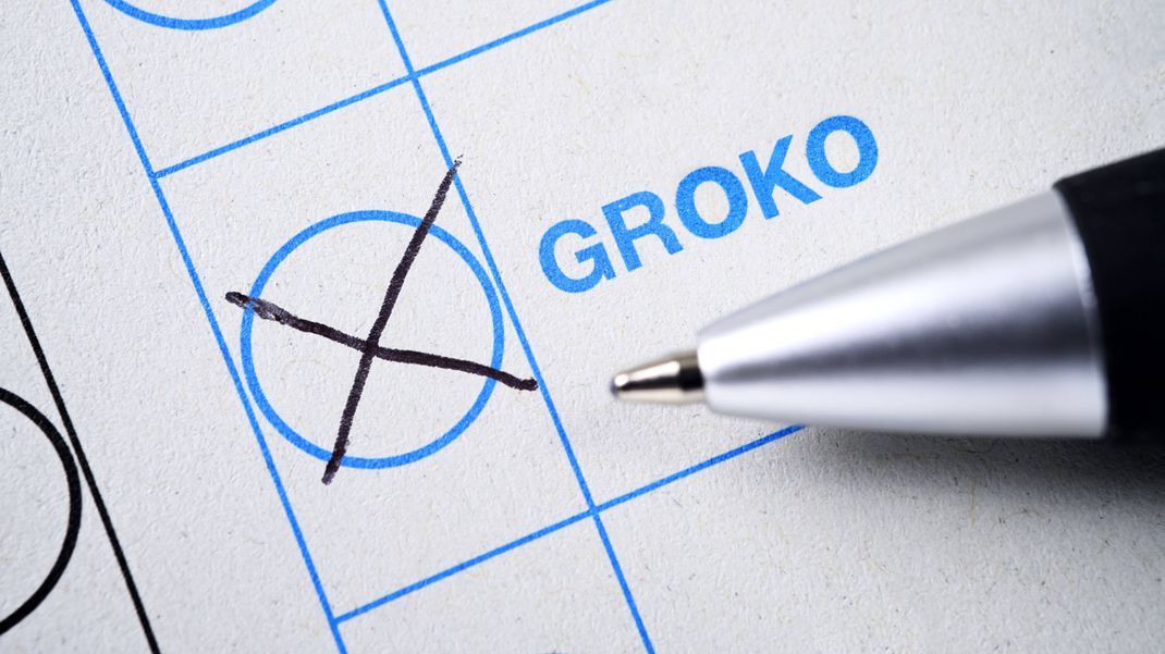 Stimmzettel mit Wahlkreuz bei der GroKo