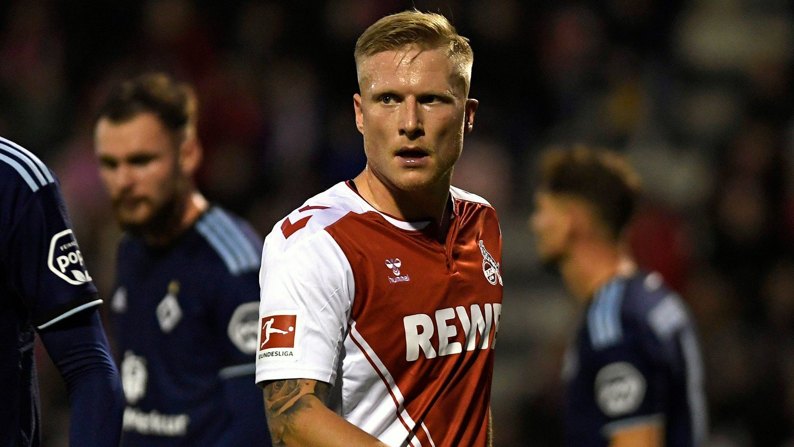 
                <strong>1. FC Köln: 13 Dänen verpflichtet</strong><br>
                Kristian Pedersen (Bild), Nikolas Nartey, Frederik Sörensen, Peter Madsen, Chris Hermansen, Bjarne Goldbaek, Kim Christofte, Henrik Andersen, Jann Jensen, Flemming Povlsen, Morten Olsen, Preben Elkjaer-Larsen, Ole Sörensen
              