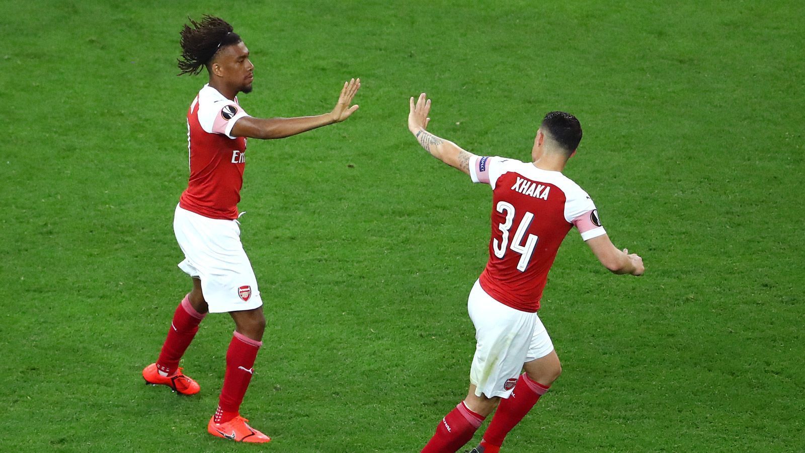 
                <strong>Alex Iwobi</strong><br>
                Kommt in der 67. Minute für Torreira und sorgt sofort für Gefahr. Zwei Minuten nach seinem Wechsel sticht der Joker bereits. Mit einer schönen Direktabnahme von der Strafraumgrenze lässt er Kepa keine Chance und die Gunners zumindest kurz hoffen. ran-Note: 2
              