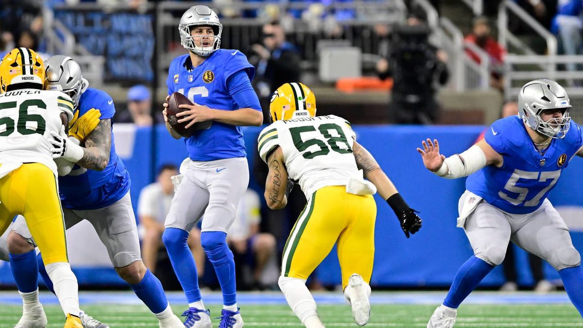 DETROIT, MI - NOVEMBER 27: Detroit Lions Quarterback Jared Goff (16) surveys the field in the pocket during the game between Green Bay Packers and Detroit Lions on November 27, 2025 at Ford Field i...