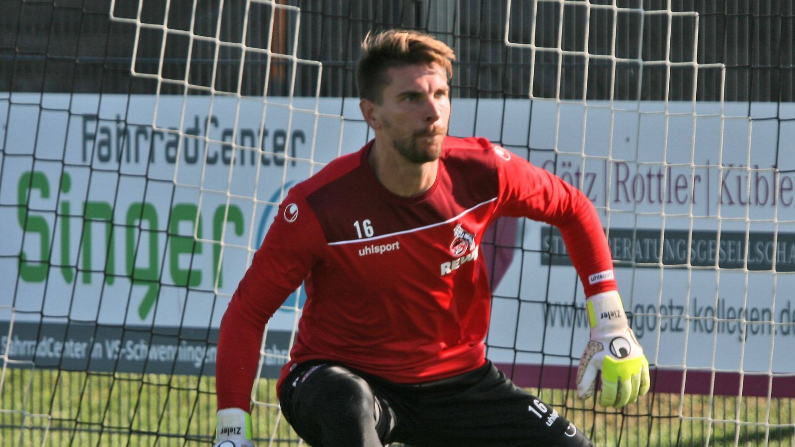 
                <strong>1. FC Köln</strong><br>
                Zugänge: Ron-Robert Zieler (Bild, Hannover 96, Leihe), Joao Queiros (Willem II, Leih-Ende), Jannes Horn (Hannover 96, Leih-Ende), Frederik Sörensen (Young Boys Bern, Leih-Ende), Salih Özcan (Holstein Kiel, Leih-Ende), Louis Schaub (Hamburger SV, Leih-Ende), Lasse Sobiech (Royal Mouscron, Leih-Ende), Vincent Koziello (Paris FC, Leih-Ende), Yann Aurel Bisseck (Roda JC Kerkrade, Leih-Ende), Jan-Christoph Bartels (Wehen Wiesbaden, Leih-Ende), Tomas Ostrak (TSV Hartberg, Leihe)Abgänge: Simon Terrode (Hamburger SV), Brady Scott (Nashville SC), Jan-Christoph Bartels (Waldhof Mannheim), Marcel Risse (Viktoria Köln, Leihe), Vincent Koziello (CD Nacional, Leihe), Tomas Ostrak (MFK Karvina, Leihe), Kingsley Schindler (Hannover 96, Leihe), Yann Aurel Bisseck (Vitoria Guimaraes SC, Leihe), Niklas Hauptmann (Holstein Kiel, Leihe), Birger Verstraete (Royal Antwerpen, Leihe), Thomas Kessler (Karriereende), Mark Uth (Schalke 04, Leih-Ende), Toni Leistner (Queens Park Rangers, Leih-Ende)
              