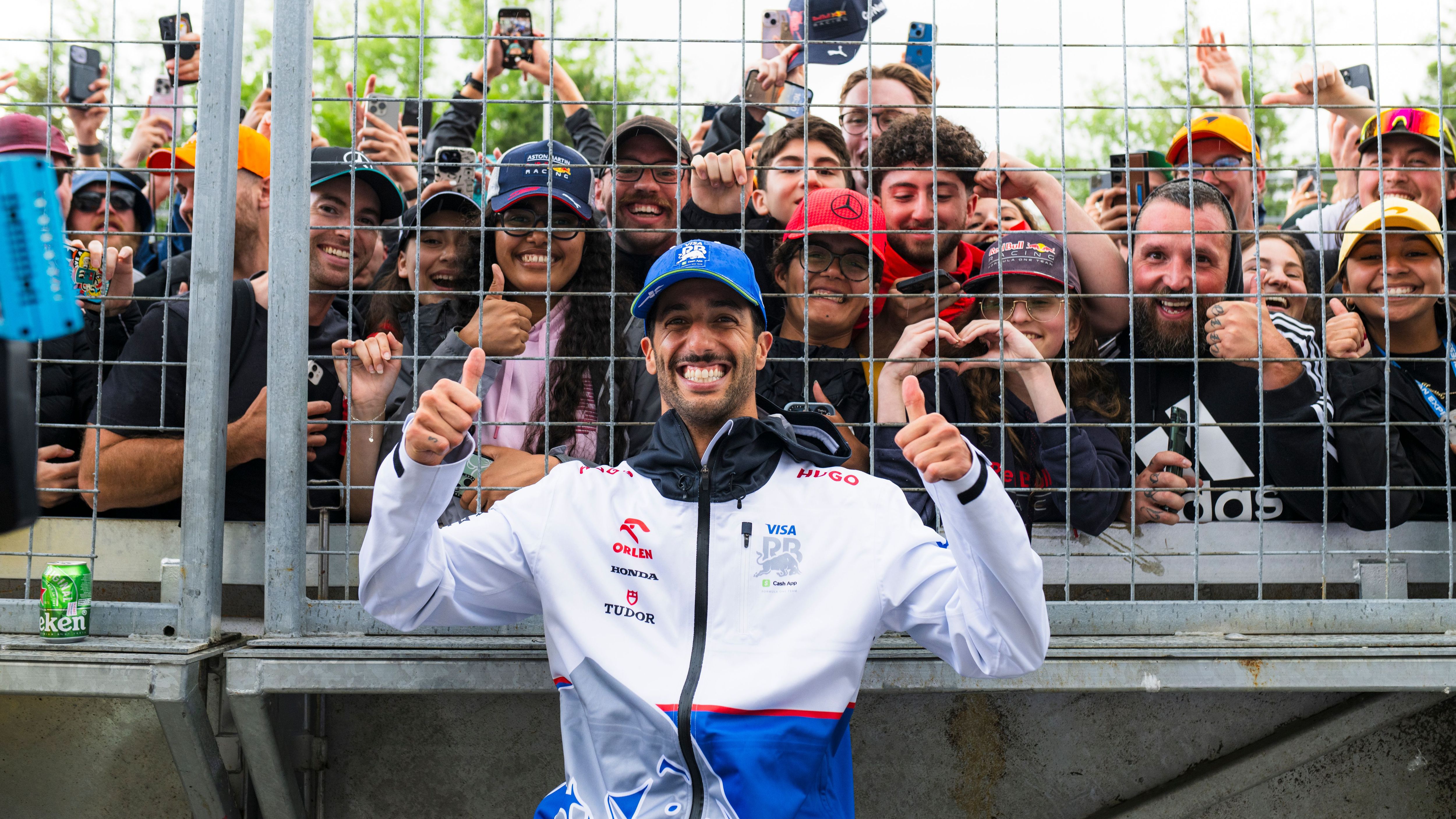 <strong>Daniel Ricciardo (Gewinner)</strong><br>Der "Honey Badger" hat sein Lachen nicht verloren. In Montreal hatte er endlich mal wieder einen Grund dazu. Nachdem die Kritik an ihm zuletzt immer lauter wurde und viele glauben, dass er seine letzten F1-Monate absolviert, schlug er mit einem guten achten Platz zurück. Diese Tendenz muss er aber zwingend bestätigen.