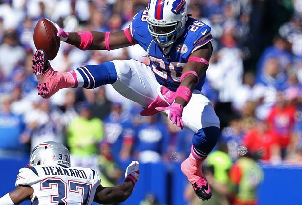 
                <strong>Buffalo Bills - New England Patriots 22:37</strong><br>
                Mit einem Hürdensprung in den 6. NFL-Spieltag: In Buffalo treffen Bills und New England Patriots aufeinander. Anthony Dixon überspringt Alfonzo Dennard gekonnt und sorgt für eine spektakuläre Aktion.
              