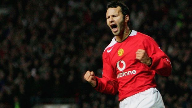 
                <strong>Ryan Giggs</strong><br>
                Linkes Mittelfeld: Ryan Giggs. Der einzige Spieler in dieser Traum-Elf, der nicht aus England kommt. Über 20 Jahre spielt Giggs für Manchester United und erarbeitete sich offenbar auch bei Ronaldinho einen gewissen "Helden-Status".
              