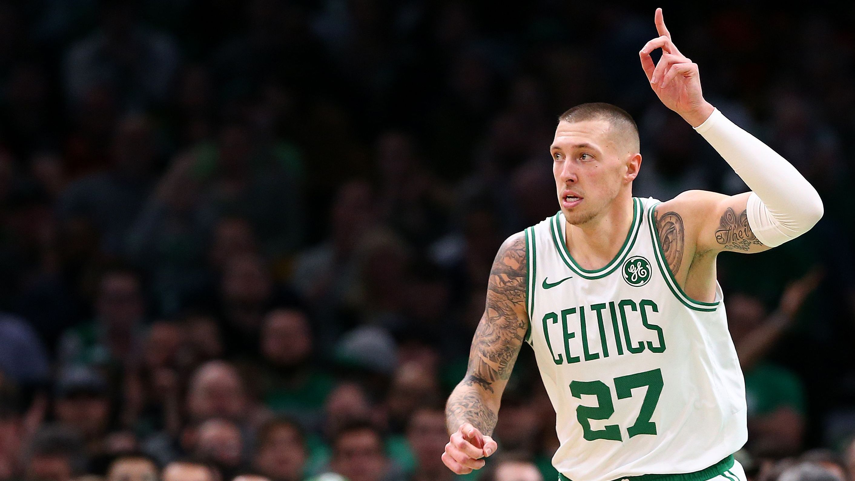 <strong>Daniel Theis</strong> <br>- In der NBA seit 2017<br> - Teams: Boston Celtics (2017-2021), Chicago Bulls (2021), Houston Rockets (2021-2022), Boston Celtics (2021-2022), seit 2022 Indiana Pacers<br> - Spiele (Regular Season und Playoffs): 313 und 40<br>- Statistiken (Regular Season): 7.6 Punkte, 4.9 Rebounds, 1.3 Assists