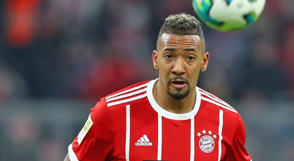 
                <strong>Innenverteidigung; Jerome Boateng (FC Bayern)</strong><br>
                Kimmich: Jerome weiß, wie man ein Spiel eröffnet und mit den Teamkollegen harmoniert. Er hat ein gutes Passspiel und eine gute Zweikampfquote.
              