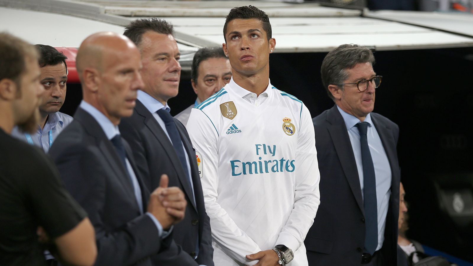 
                <strong>Real Madrid</strong><br>
                Unvergessen ist Ronaldos neunjährige Zeit bei Real Madrid. Bei den "Königlichen" prägte er eine ganze Ära, die gespickt war mit zahlreichen Erfolgen. Würde Ronaldo zu den Spaniern zurückkehren, wäre er höchstwahrscheinlich kein Stammspieler. Laut "El Nacional" würden die Klubbosse Ronaldo gerne wieder im Verein sehen - allerdings als Botschafter.
              
