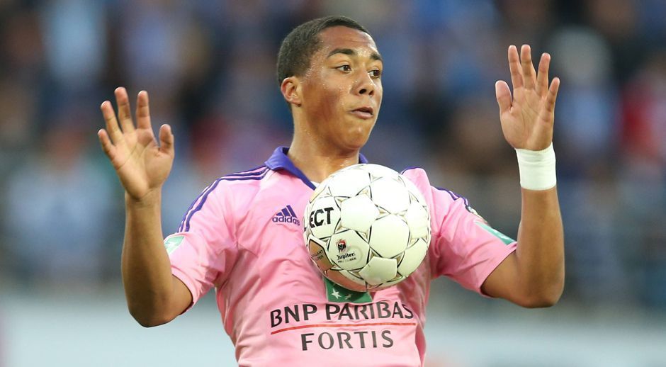 
                <strong>Platz 12: Youri Tielemans</strong><br>
                Platz 12: Youri Tielemans mit einem Wert von 19,5 Millionen Euro. Beim RSC Anderlecht hat der gerade mal 18-jährige Belgier erst vor kurzem seinen Vertrag bis 2020 verlängert. Tielemans ist beidfüßig und gilt als großes Mittelfeld-Talent. Knappe 4.000 Spielminuten bekam er 2014/2015.
              