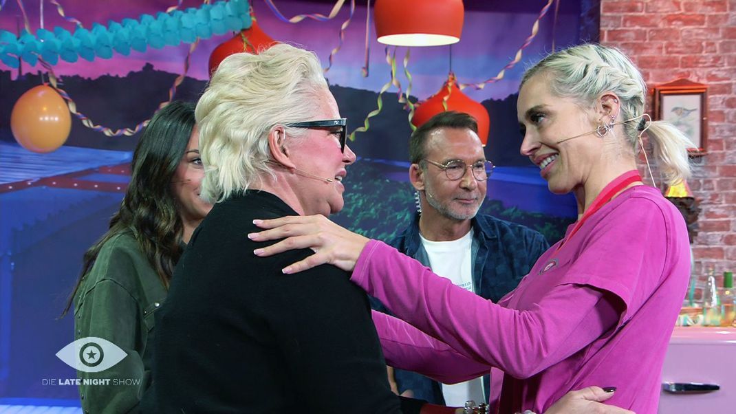 In "Promi Big Brother - Die Late Night Show": Verena Kerth trifft auf Claudia Effenberg.