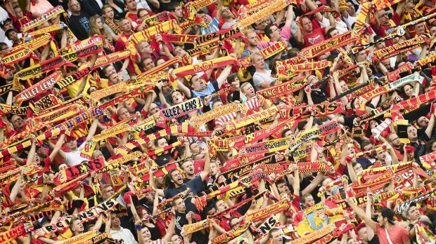 
                <strong>Lens Agglo</strong><br>
                Lens: Im renovierten "Stade Bollaert-Delelis" können 38.000 Fußball-Fans die vier EM-Spiele live verfolgen. Die Spielstätte des RC Lens liegt im Norden Frankreichs. 
              