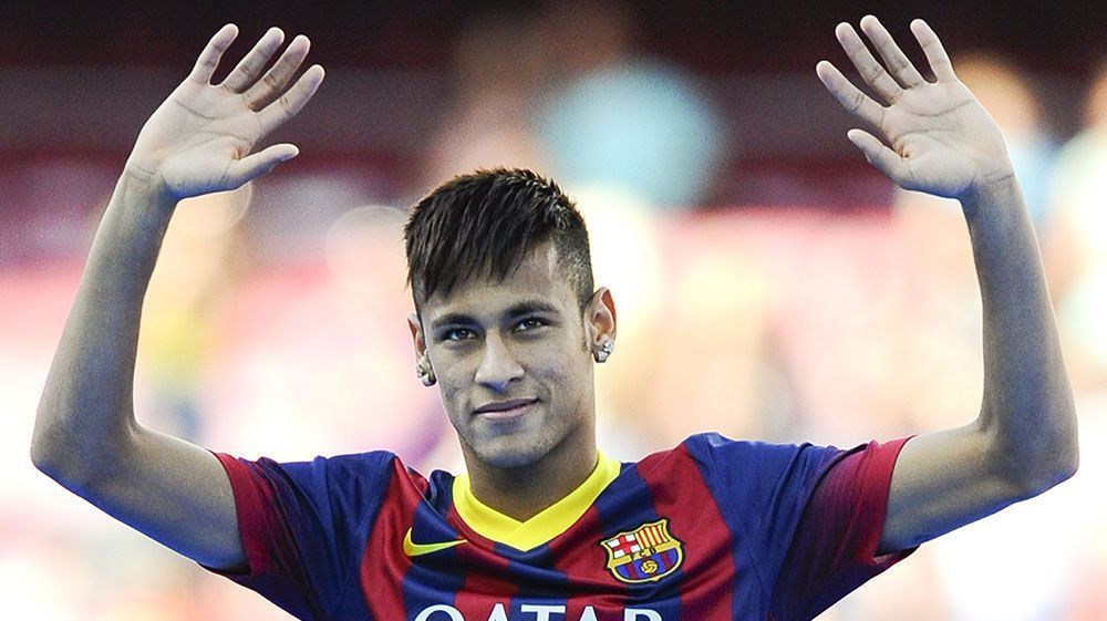 
                <strong>Platz 8: FC Barcelona - 70.000.000 Euro</strong><br>
                Villa weg, Thiago weg - und nur ein echter Neuzugang. Doch der hat es in sich: Das Supertalent Neymar wechselte für 57 Millionen Euro nach Spanien. Ansonsten hat Barca einige Spieler aus der zweiten Mannschaft hochgezogen, vielleicht ist ja ein neuer Messi dabei
              