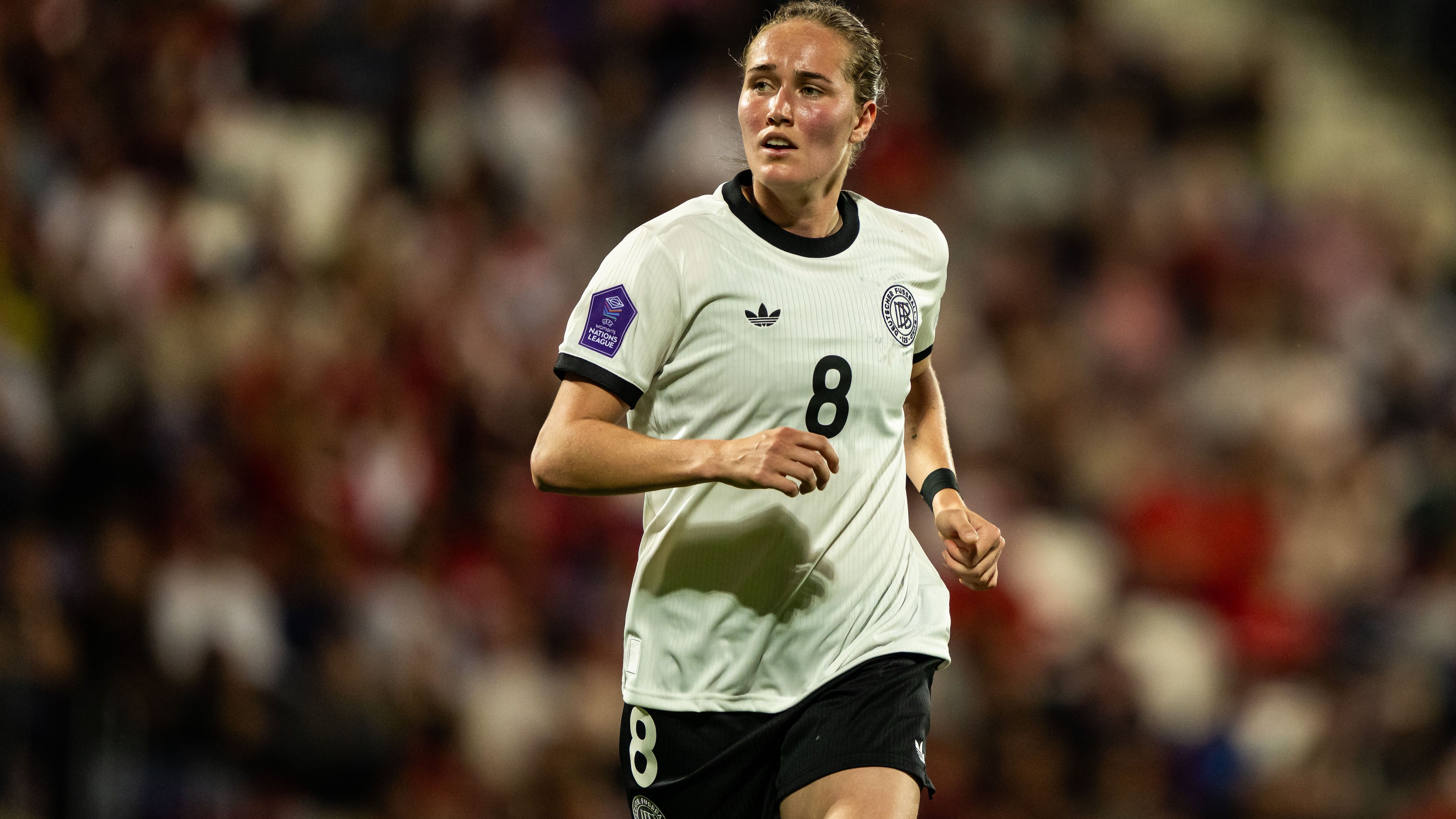 <strong>Sydney Lohmann</strong><br>Position: Mittelfeld<br>Verein: FC Bayern München<br>Länderspiele: 39