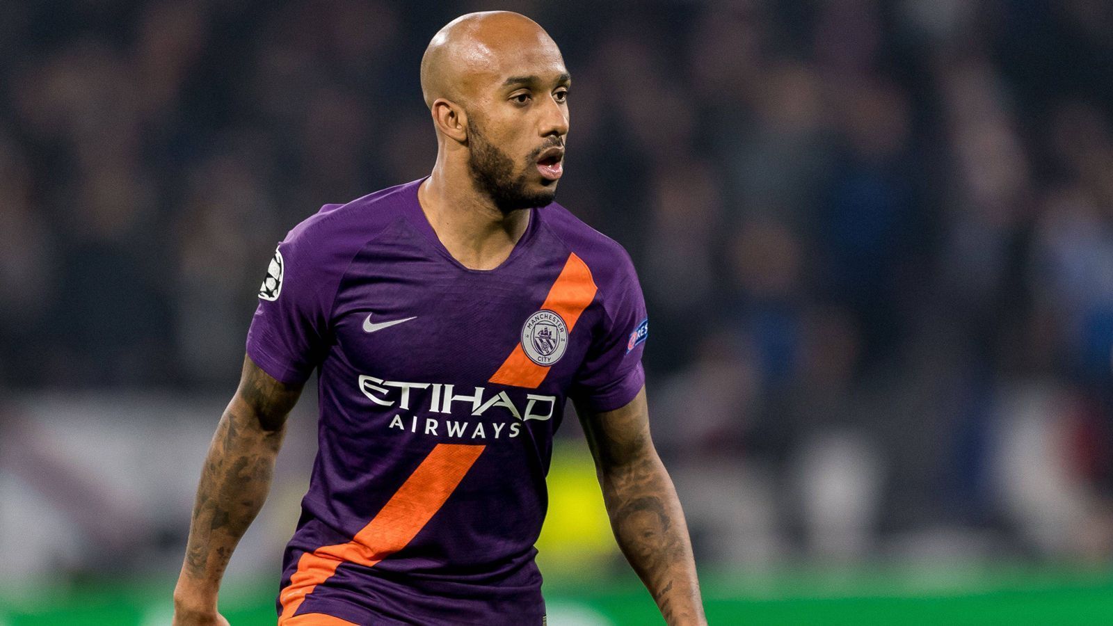 
                <strong>Fabian Delph (Manchester City)</strong><br>
                Der englische Nationalspieler Fabian Delph trat ebenfalls die Reise nach Gelsenkirchen nicht mit an. Beim Mittelfeldspieler liegt allerdings keine Verletzung vor, bei der Nichtberücksichtigung soll es sich um eine rein personelle Entscheidung handeln.
              