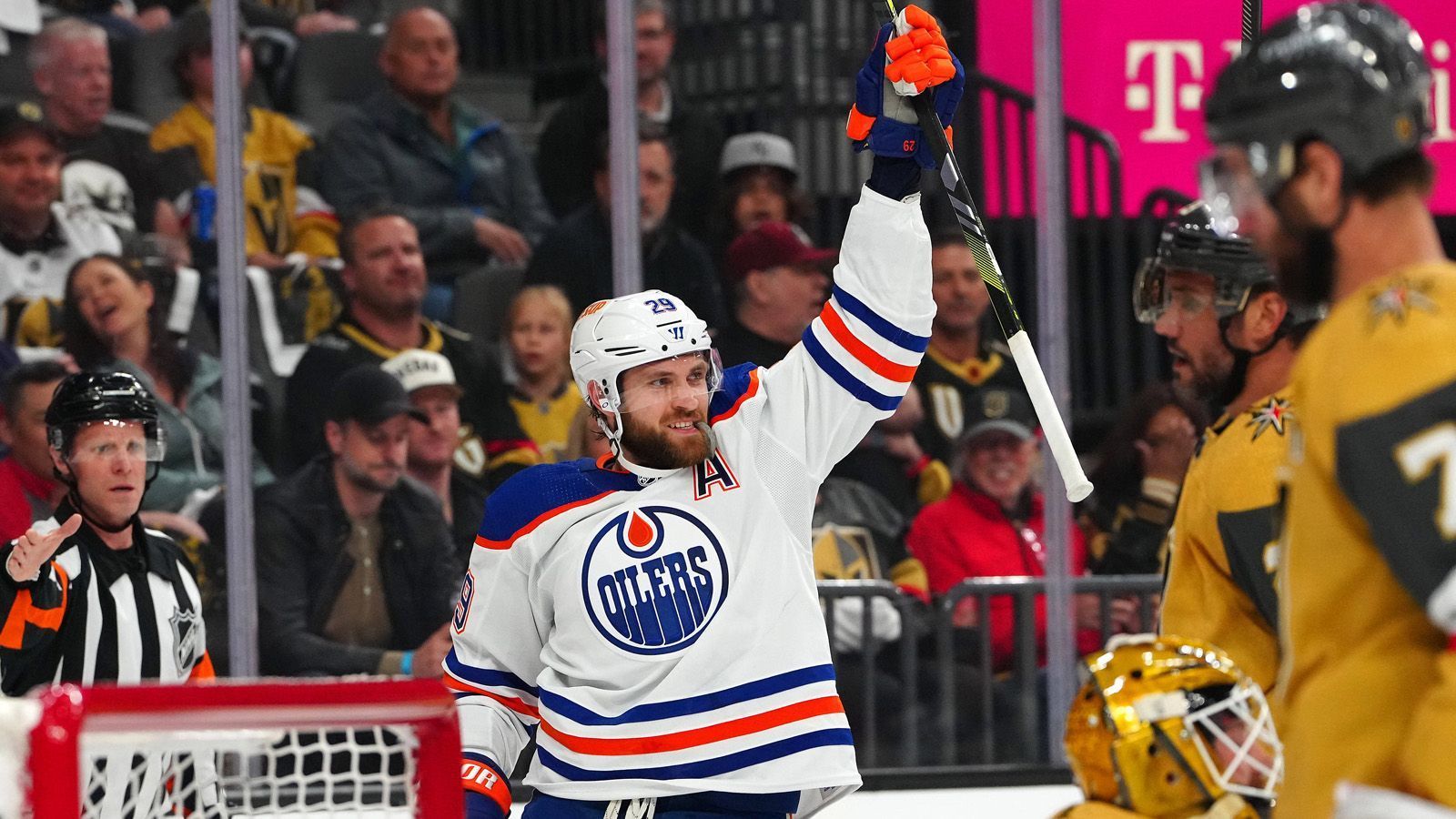 <strong>Die Rekorde und Meilensteine von Leon Draisaitl</strong><br>Der Deutsche Leon Draisaitl ist einer der besten Spieler in der NHL (<a href="https://www.ran.de/sports/eishockey/nhl/news/live-uebertragung-free-tv-auf-prosieben-maxx-im-kostenlosen-livestream-rande-joyn-84577">sonntags live auf ProSieben MAXX und ran.de</a>). <strong><em>ran</em></strong> blickt auf Karriere, Meilensteine und Rekorde des Edmonton-Oilers-Stars.