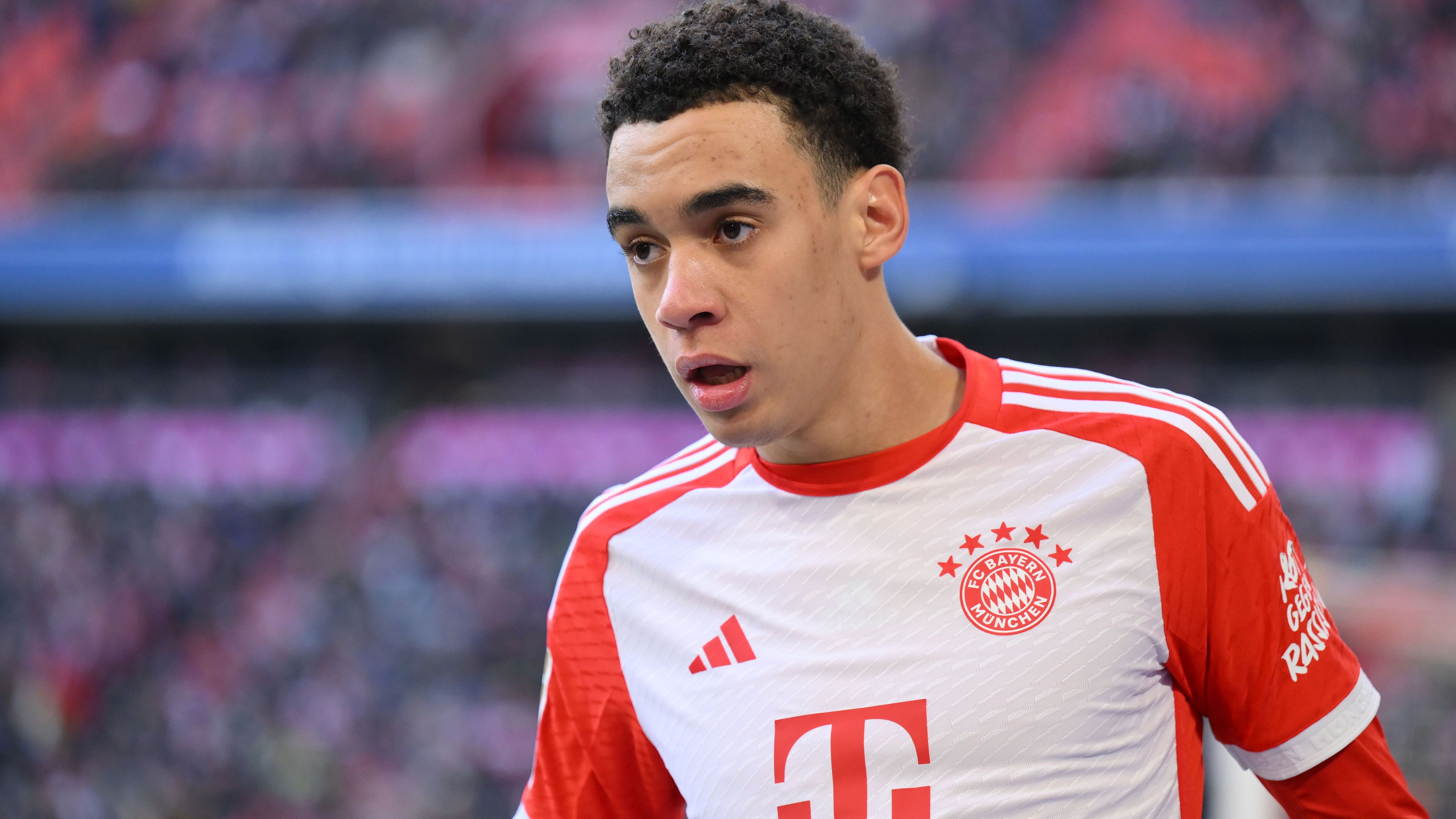 <strong>Jamal Musiala</strong><br>Bayerns Jungstar startete gleich mal mit einem Muskelfaserriss in die Saison 2023/24 und verpasste dadurch zwei Spiele, im November fehlte Jamal Musiala dann noch mal aufgrund einer Oberschenkelverletzung, allerdings nur für drei Partien.&nbsp;