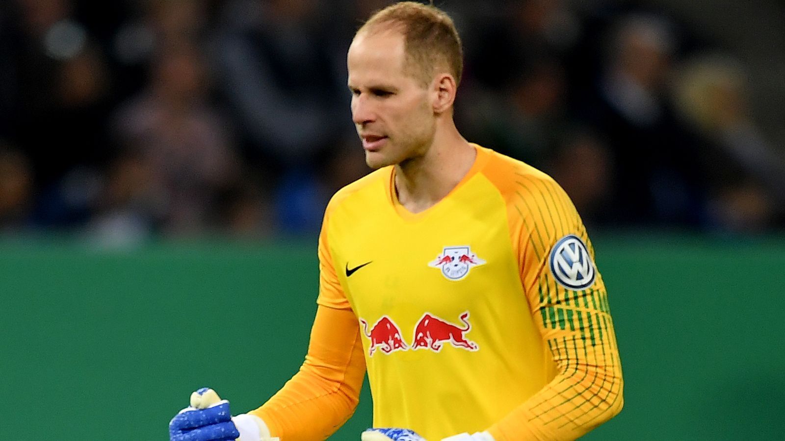 
                <strong>Peter Gulasci (RB Leipzig)</strong><br>
                Wird von Jattas Heber nach Fehler von Kampl überrascht, kann den technisch feinen Heber nicht mehr abwehren. Ansonsten auf dem Posten, wenn er gefordert wird. ran-Note: 3
              