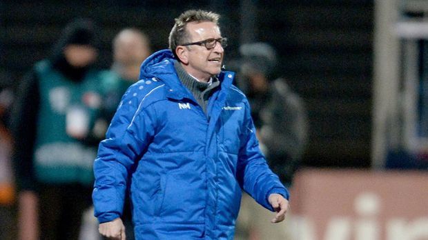 
                <strong>Norbert Meier (Darmstadt 98, entlassen am 5. Dezember)</strong><br>
                Bei Meier waren es tatsächlich rein sportliche Gründe, der letztjährige Überraschungsaufsteiger fand sich von Beginn an im Tabellenkeller wieder. Man brauche neue Impulse, um dem Negativtrend entgegenwirken zu können, sagte Klub-Präsident Rüdiger Fritsch, nachdem der Klub die Reißleine gezogen hatte. Unter Meier hatte es zuletzt fünf Niederlagen in Folge gegeben.
              