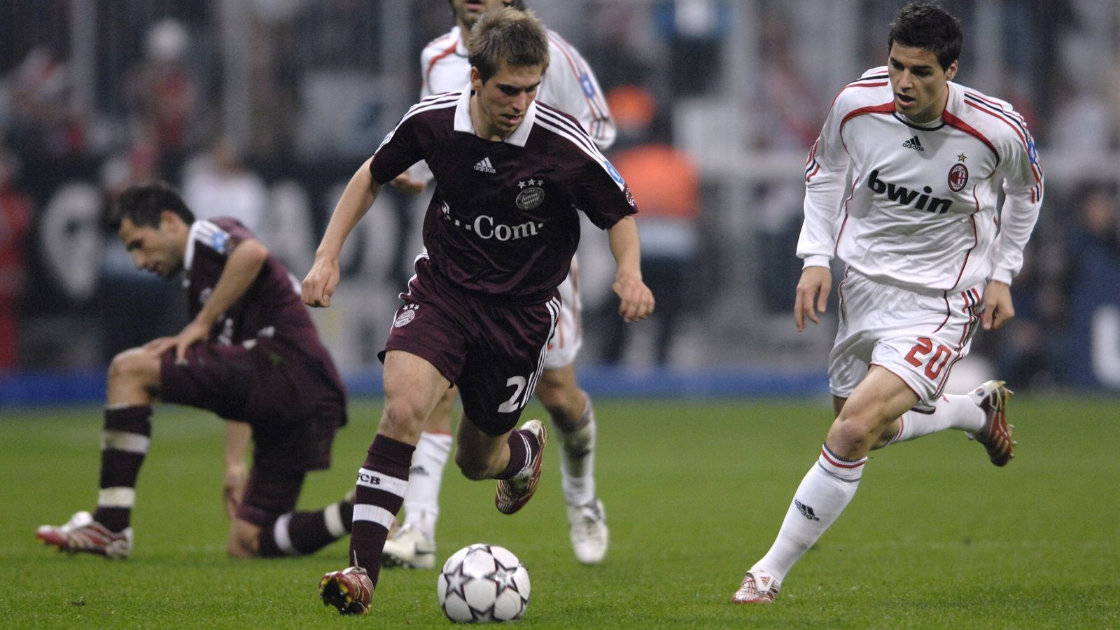 
                <strong>2006/07: Bayern München - AC Mailand</strong><br>
                Hinspiel: AC Mailand - Bayern München 2:2 -Rückspiel: Bayern München - AC Mailand 0:2
              