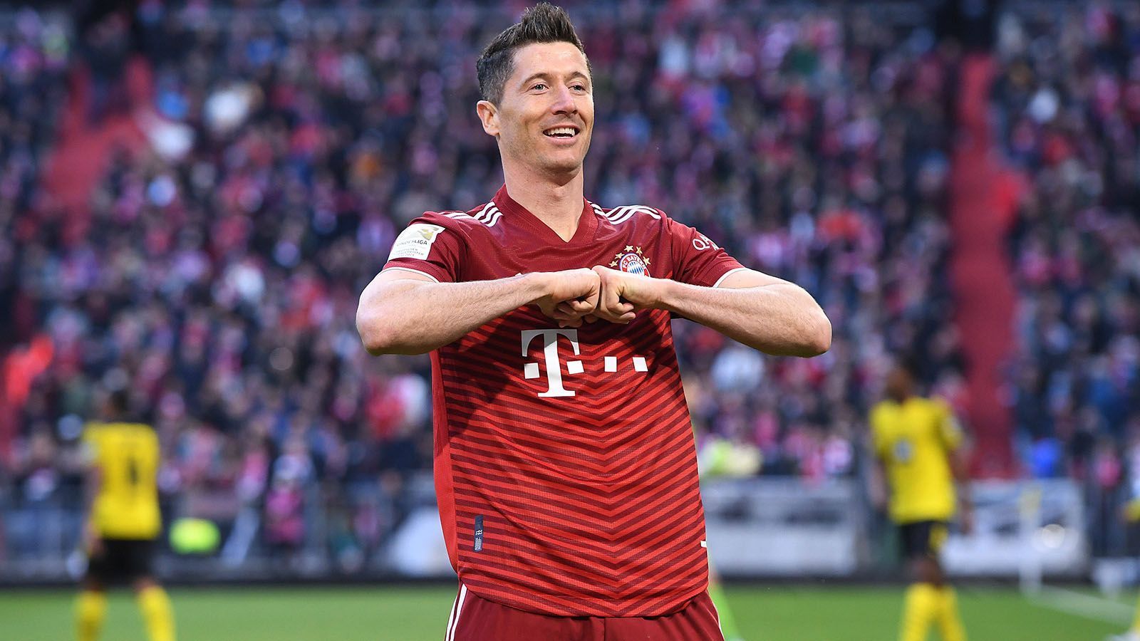 
                <strong>Robert Lewandowski</strong><br>
                Der Pole bleibt im ersten Durchgang blass, zumindest vor dem Tor. Sein sehenswerter Pass auf Coman bleibt ein Muster ohne Wert, da das Tor nicht zählt. Wenig später netzt er aber zum 33. Mal in dieser Bundesliga-Saison, nach einem Dortmunder Fehler im Aufbau. Ansonsten ziemlich unsichtbar, bis auf eine Mega-Chance (69.) vergibt. ran-Note: 3
              