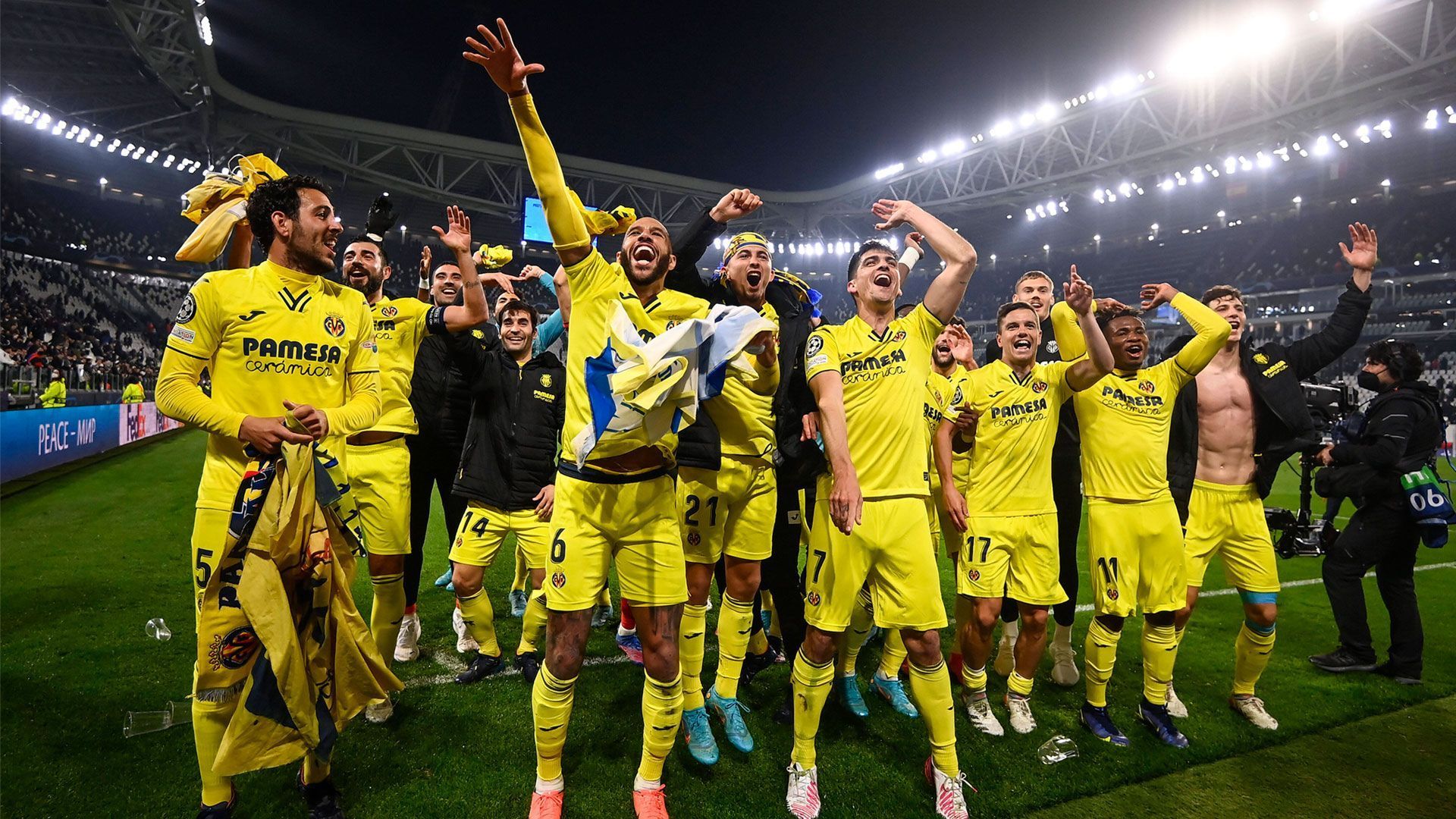 
                <strong>Bayern-Gegner: Angeberwissen zum FC Villarreal</strong><br>
                Im Viertelfinale der Champions League (am Mittwoch ab 21:00 Uhr im Liveticker auf ran.de) tritt der FC Bayern beim FC Villarreal an. Die Spanier sind zwar amtierender Sieger der Europa League, aber dennoch hierzulande relativ unbekannt. Das soll sich hiermit ändern. ran liefert Euch jede Menge Angeberwissen zum "gelben U-Boot".So seht ihr den Villarreal gegen den FC Bayern heute liveChampions League live: Wer überträgt welches Viertelfinale?
              