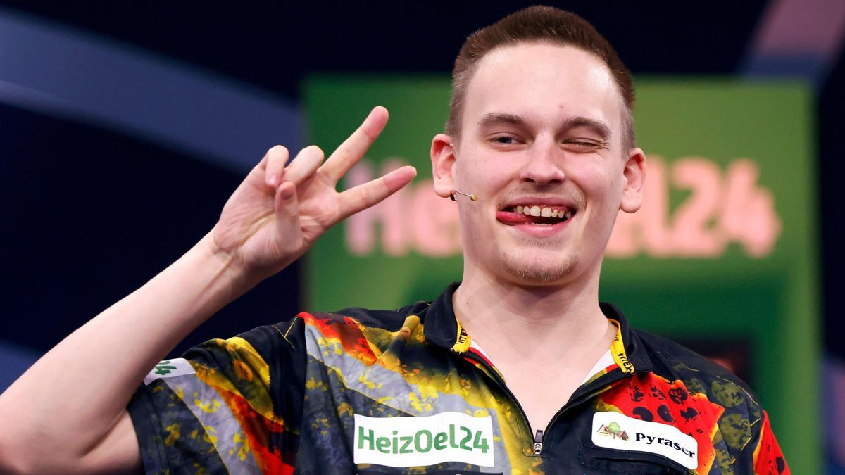 Dartspieler Ricardo Pietreczko Pikachu bei der Pro7 Promi-Darts-WM 2025 im Maritim Hotel Düsseldorf. Düsseldorf, 05.01.2025 NRW Deutschland *** Darts player Ricardo Pietreczko Pikachu at the Pro7 C...