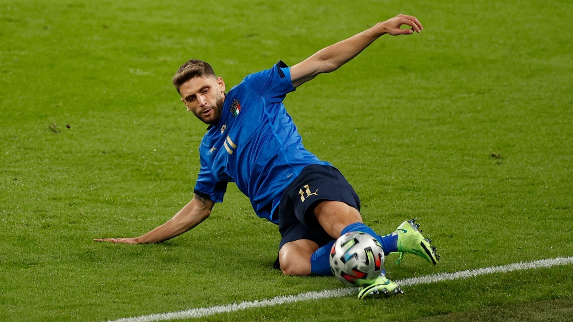 
                <strong>Domenico Berardi (Italien)</strong><br>
                Ersetzte Immobile im Angriff. Hätte in der 73. Minute das 2:1 machen können, ging gegen Pickford volles Risiko, zielte aber knapp vorbei. Verwandelte souverän den ersten Strafstoß im Elfmeterschießen. ran-Note: 2
              