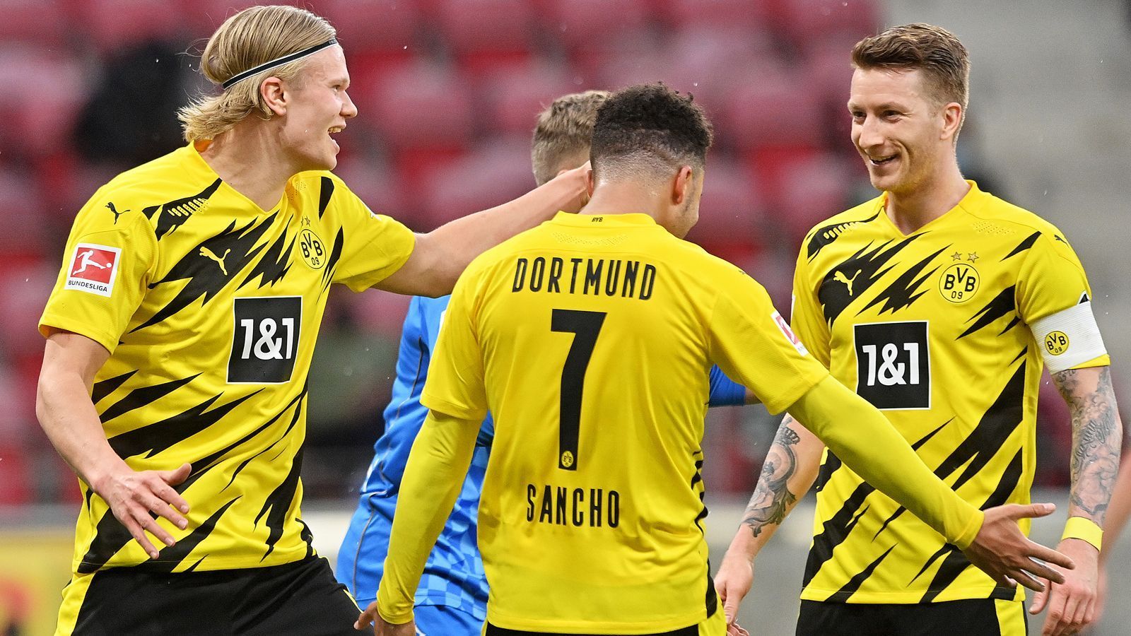 
                <strong>Borussia Dortmund siegt sich in die Champions League</strong><br>
                Die Aufholjagd der vergangenen Wochen hat Borussia Dortmund am 33. Spieltag gekrönt: Durch einen 3:1 (2:0)-Sieg beim FSV Mainz 05 brachte der BVB die Qualifikation für die Champions League unter Dach und Fach. Zwischenzeitlich lag der BVB elf Punkte hinter den Königsklassen-Plätzen, in Mainz gelang dem Team von Trainer Edin Terzic der nunmehr sechste Bundesliga-Sieg in Serie.
              