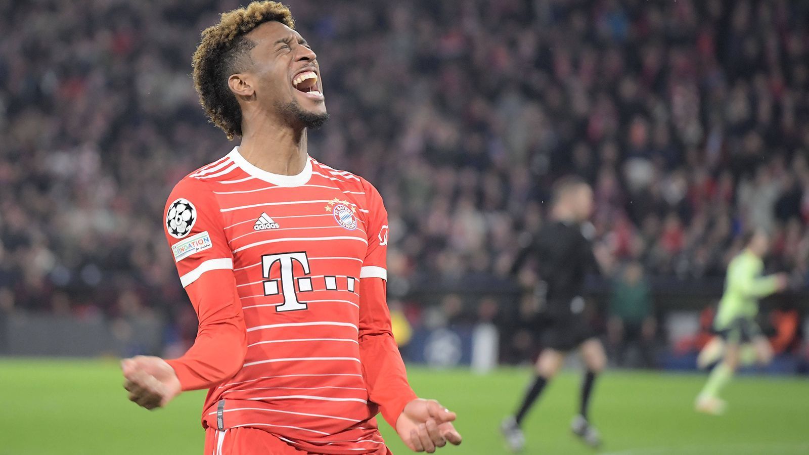 
                <strong>Kingsley Coman (FC Bayern München) </strong><br>
                Gleich von Beginn an ein echter Aktivposten. Allerdings lässt er bei seinen Flanken die nötige Konzentration vermissen. Durchgehend bester Münchner. Folgerichtig hat er in der 42. Minute auch die zweitbeste Chance des Spiels. Powert auch nach dem Rückstand weiter durch. ran-Note: 2
              