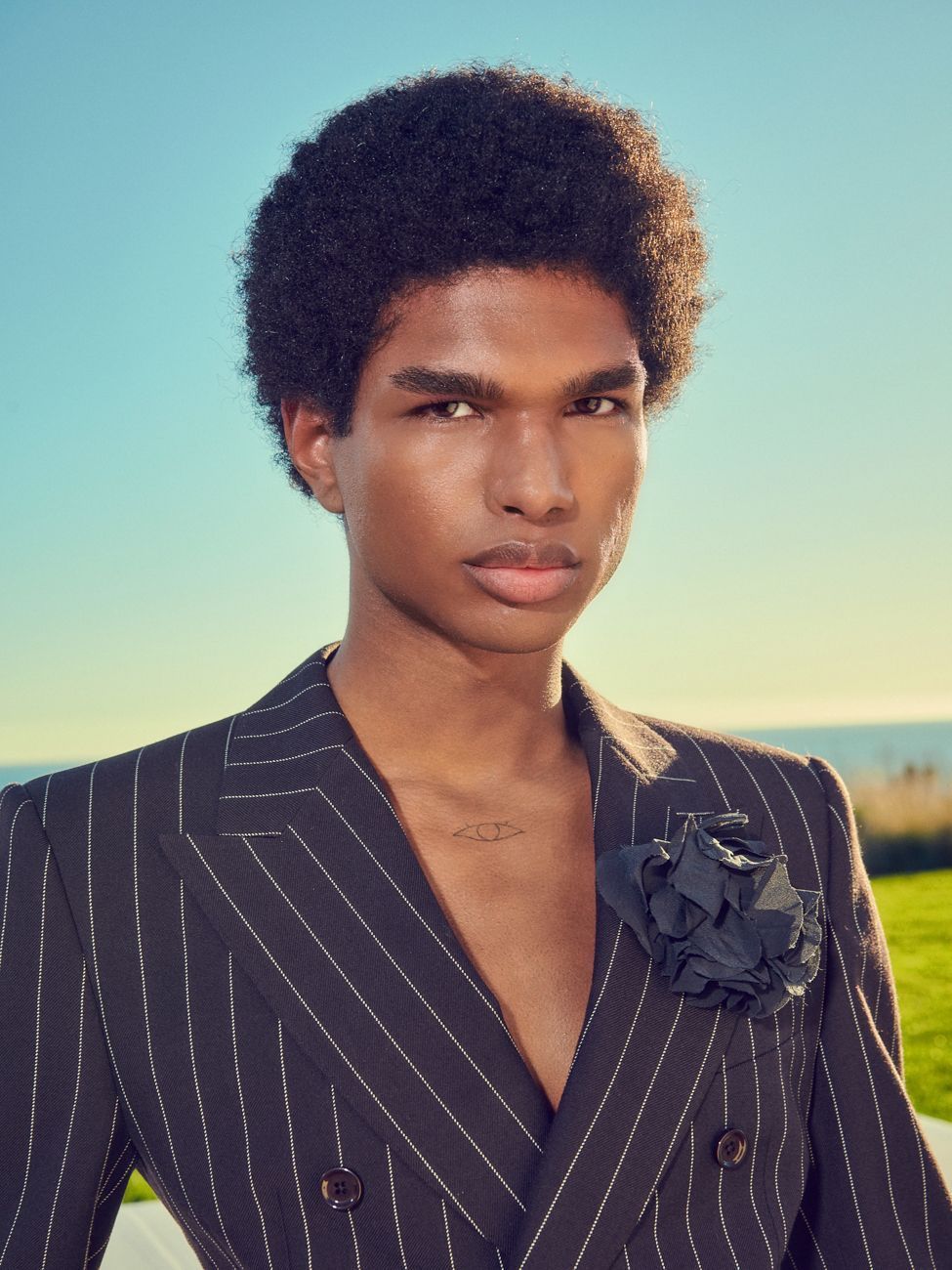 GNTM 2024: Jermaine beim "Harper's BAZAAR"-Shooting in Folge 16