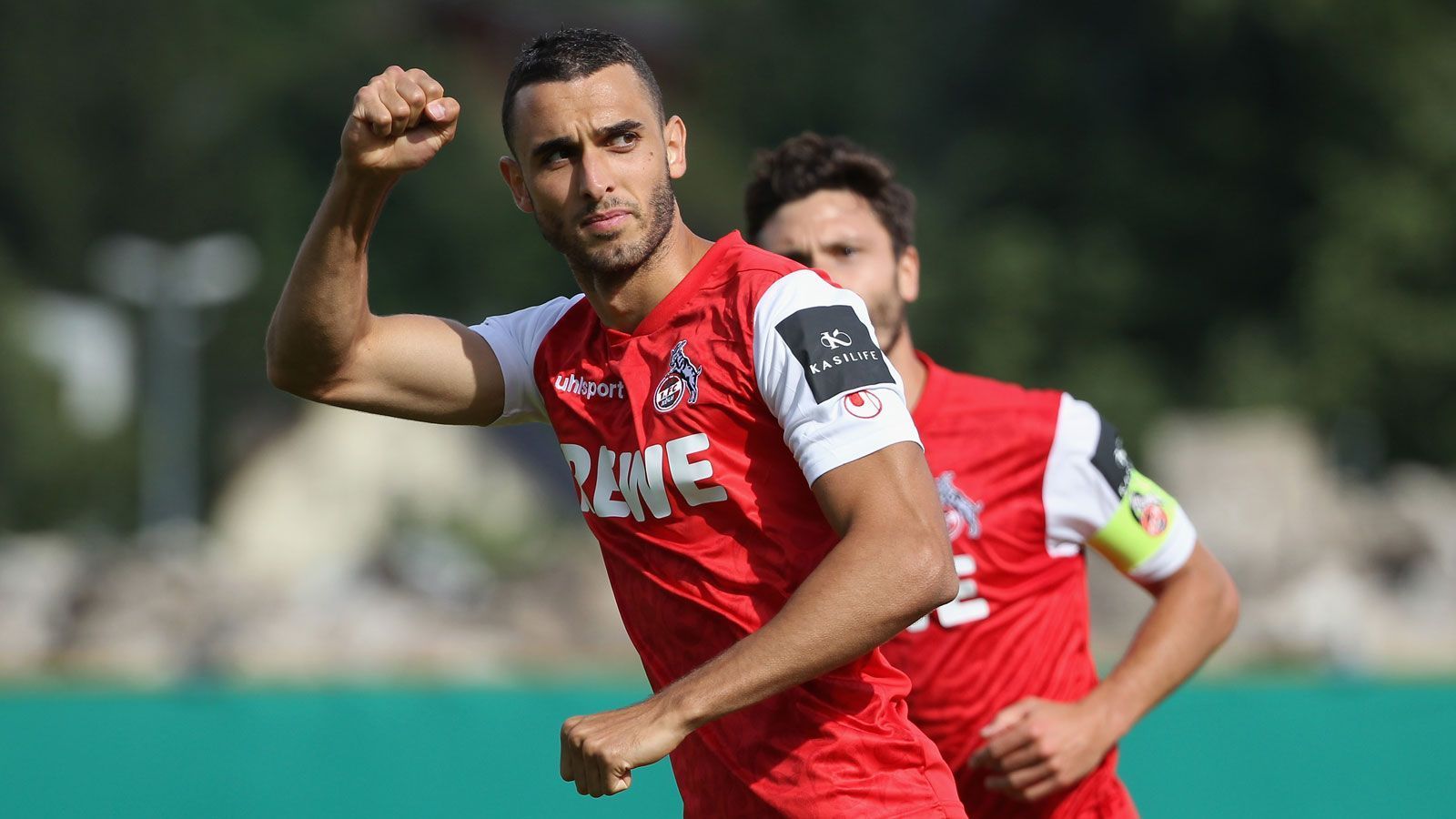 
                <strong>1. FC Köln</strong><br>
                Der 1. FC Köln scheint bestens aufgestellt für eine Saison, die sich nicht nur im Tabellenkeller abspielen muss. Die enstandenen Lücken wurden gut aufgefüllt, nun könnte wohl einzig ein Abschied von Ellyes Skhiri einen weiteren Transfer nötig werden lassen. Allerdings bahnt sich wie erwähnt auch ein Deal mit Leverkusen wegen Pohjanpalo an. Kingsley Schindler und Niklas Hauptmann würden bei einem passenden Angebot wohl keine Steine in den Weg gelegt werden.
              