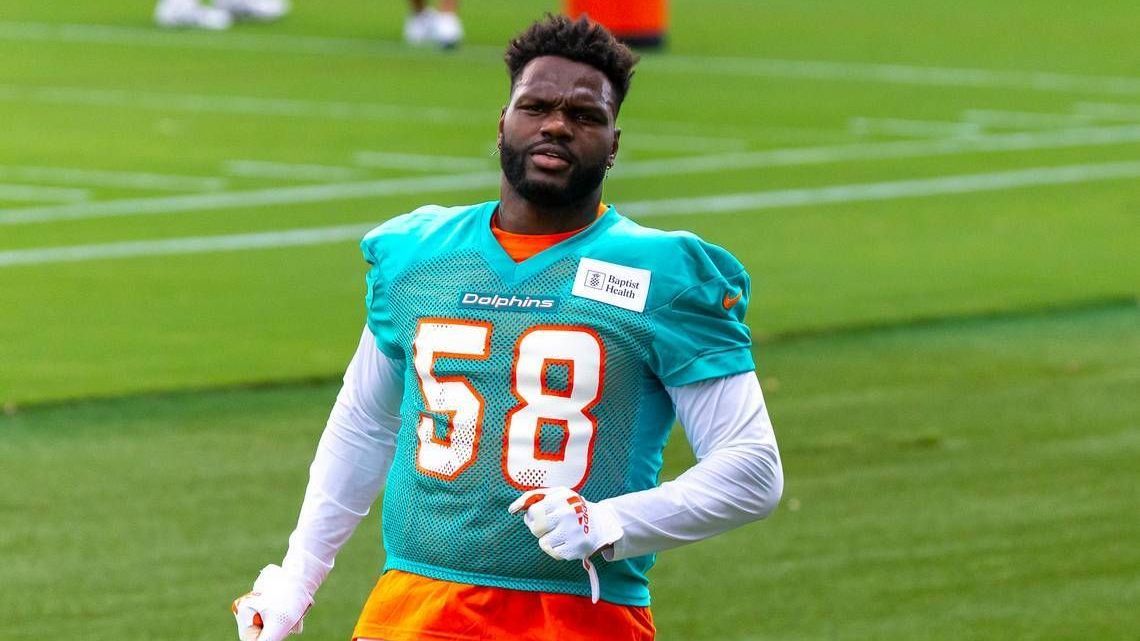 <strong>Shaquil Barrett (Miami Dolphins)</strong><br>Erst in dieser Offseason schloss sich Shaquil Barrett den Miami Dolphins an, nun verkündete der Outside Linebacker via Instagram sein Karriereende. Der 31-Jährige wolle sich mehr auf seine Familie konzentrieren. Barrett spielte seit 2014 in der NFL, gehörte zeitweise zu den besten Spielern auf seiner Position und gewann sowohl mit den Broncos (2016) als auch mit den Buccaneers (2021) den Super Bowl.