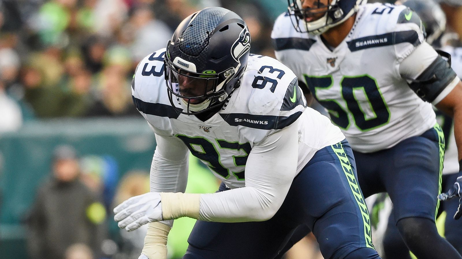 
                <strong>Branden Jackson (Seattle Seahawks)</strong><br>
                Der Defensive End der Seattle Seahawks wird die komplette Saison fehlen. Das haben laut Head Coach Pete Carroll zumindest die Ärzte Jackson geraten, der daraufhin auf der Injured Reserve Liste gelandet ist. Der 27-Jährige war bei einem Helmzusammenstoß mit Offensive Tackle Cedric Ogbuehi ohnmächtig geworden und daraufhin ins Krankenhaus gebracht worden. Dort stellten die schwierige Nackenverletzung fest. Laut Carroll ähnelt die Situation von Jackson der von Kam Chancellor und Cliff Avril, die beide nach der Verletzung kein Spiel mehr absolvierten.
              