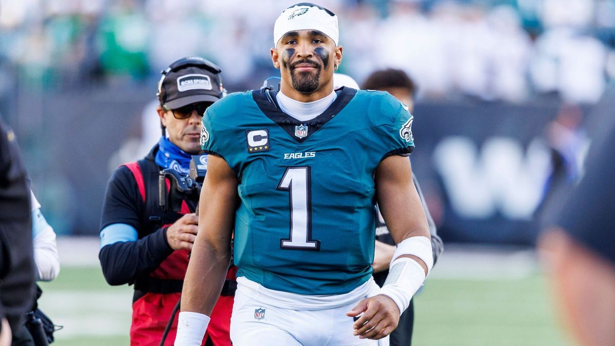 NFL, American Football Herren, USA 2024: Eagles vs Bengals OCT 27 October 27, 2024: Philadelphia Eagles quarterback Jalen Hurts (1) after NFL game action against the Cincinnati Bengals at Paycor St...