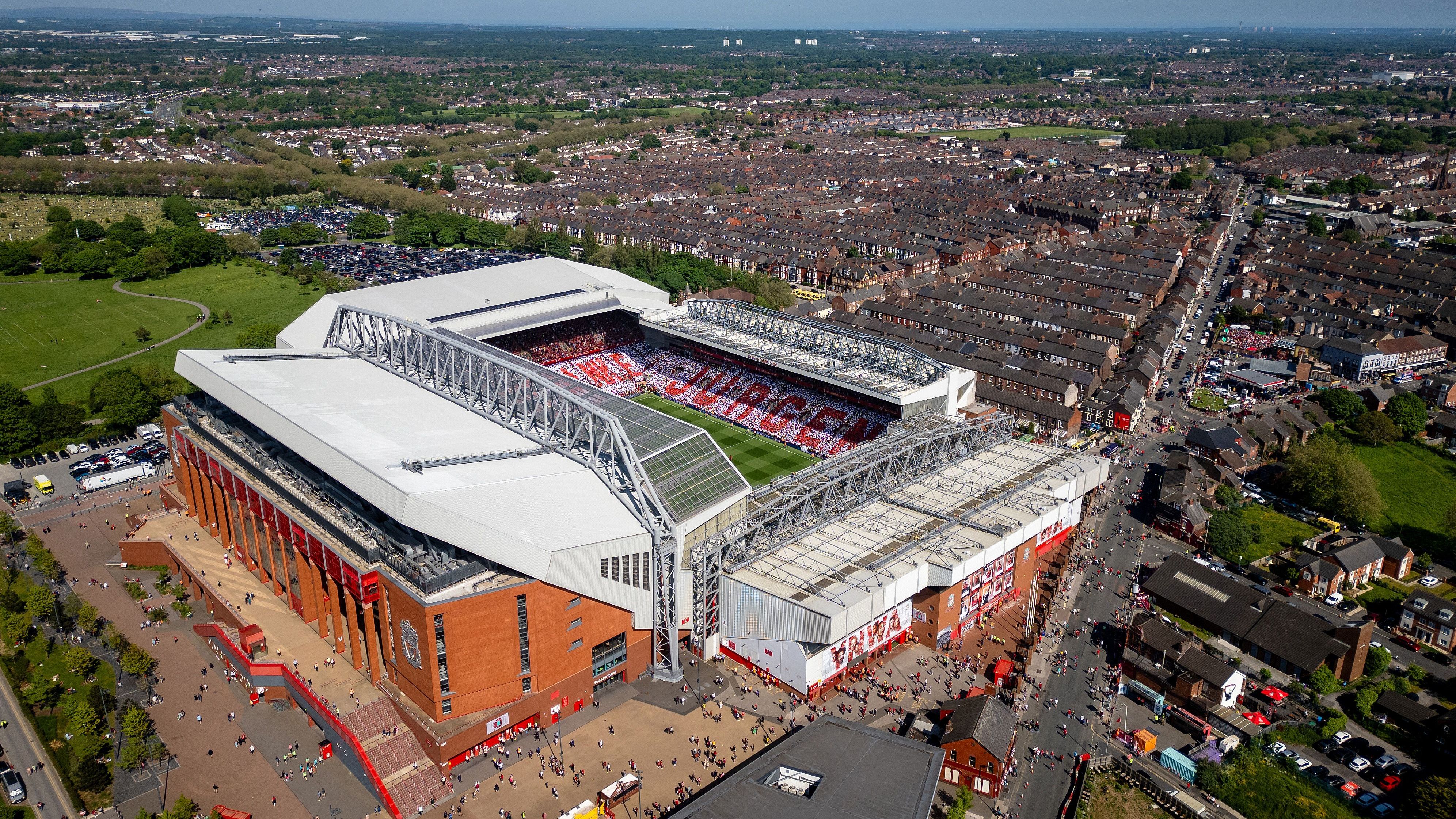 <strong>Jürgen-Choreo vor dem Spielbeginn</strong><br>Bereits vor dem Beginn der Partie zwischen Liverpool und Wolverhampton sorgten die Fans im Stadion an der Anfield Road mit einer riesigen Choreografie zu Ehren von Jürgen Klopp ...&nbsp;