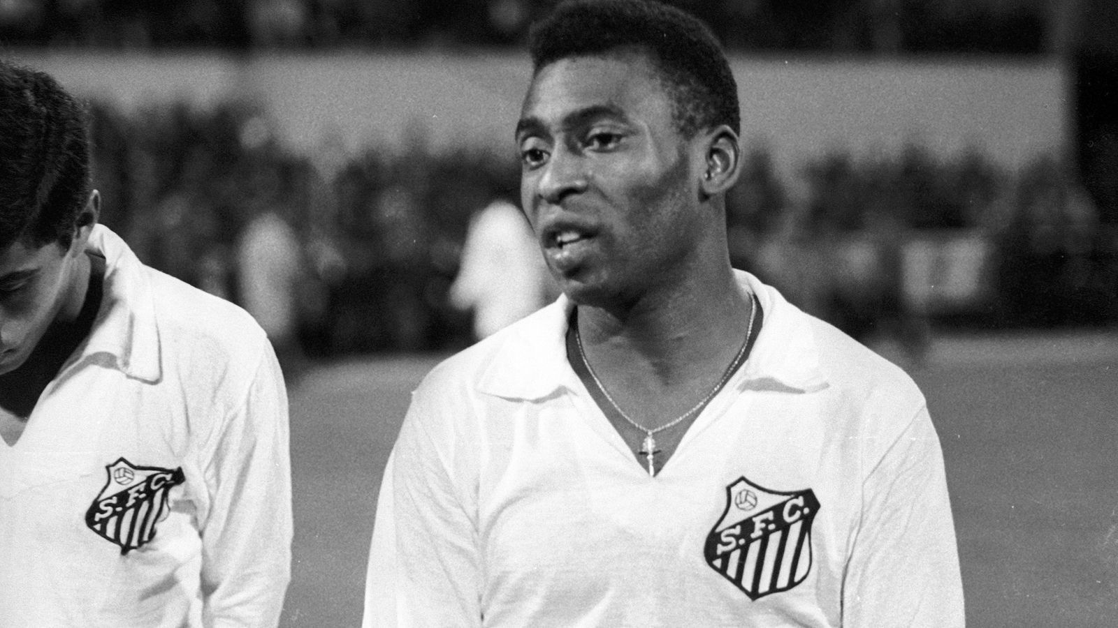 
                <strong>Pele: Die Karriere des "Königs des Fußballs"</strong><br>
                Und so spielte Pele von 1956 bis 1974 für den FC Santos, der damals eine der besten Fußballmannschaften der Welt war. 26 nationale und internationale Titel gewann Santos mit Pele, 1962 und 1963 holten die Brasilianer den Weltpokal.
              