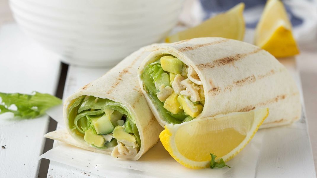Leicht und aromatisch sind die Avocado-Ei-Burritos mit Hähnchen: Der perfekte Mittagssnack an einem sonnigen Tag!